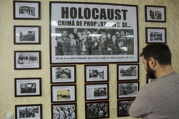 В двух переоборудованных залах теперь размещена постоянная экспозиция фотографий, на которых запечатлены узники гетто и концлагерей, документы периода Второй мировой войны, проливающие свет на страшные деяния нацистов и их пособников. - Sputnik Молдова