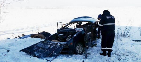 Intervenție de descarcerare în raionul Rîșcani. Patru persoane și-au pierdut viața în urma unui accident rutier - Sputnik Moldova