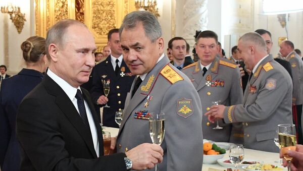 Президент РФ В. Путин встретился с военнослужащими, участвовавшими в операции в Сирии - Sputnik Молдова