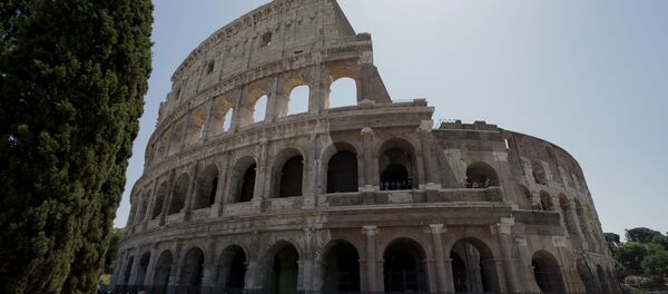  A view of the Colosseum after the first stage of the restoration work was completed in Rome, Friday, July 1st, 2016. - Sputnik Moldova-România