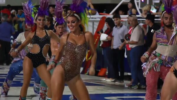 Традиционный карнавал начался в парагвайском городе Энкарнасьон - Sputnik Молдова