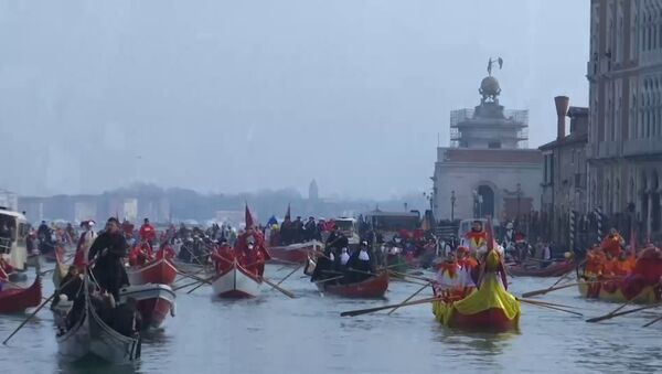 Ежегодный водный парад прошел в Венеции - Sputnik Молдова