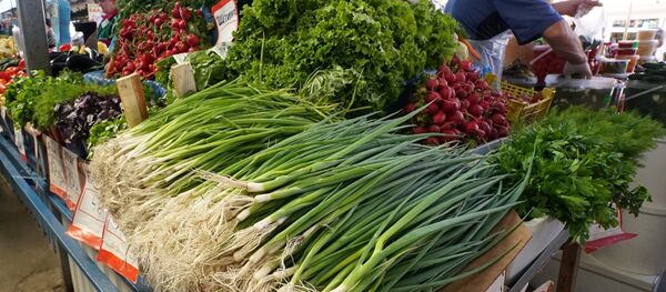 Продажа зелени, фото из архива - Sputnik Молдова