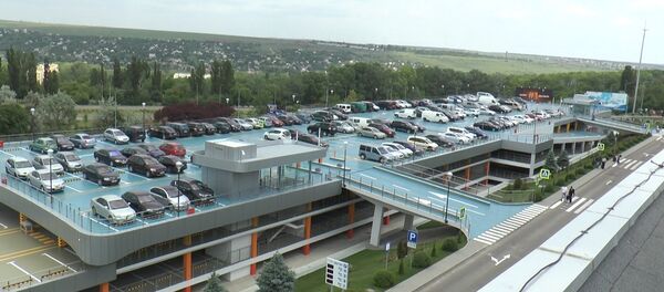 Кишиневский аэропорт парковка Кишиневский аэропорт парковка - Sputnik Молдова