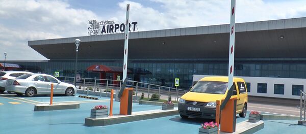 Новая парковка в аэропорту превзошла все ожидания - Sputnik Молдова