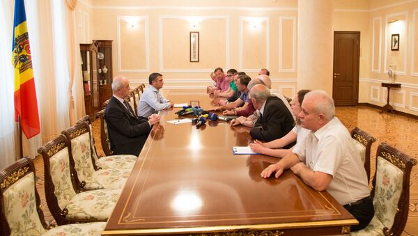 Члены группы переговорщиков Совета Великого национального Митингующие на встречи в резиденции президента Protestatarii la întîlnire la reședința de stat - Sputnik Молдова