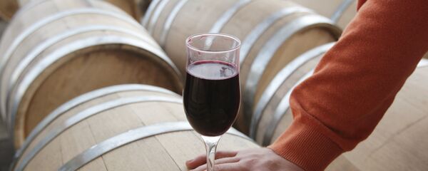 Работа компании Вина и воды Абхазии в Сухуме - Sputnik Moldova