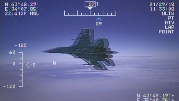 США опубликовали видео перехвата своего самолёта-разведчика российским Су-27 - Sputnik Молдова