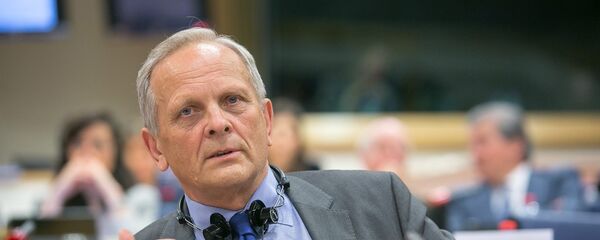 Theodor Stolojan - Sputnik Moldova-România