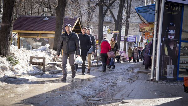 Современный Кишинев - на тротуаре, архивное фото.  - Sputnik Молдова