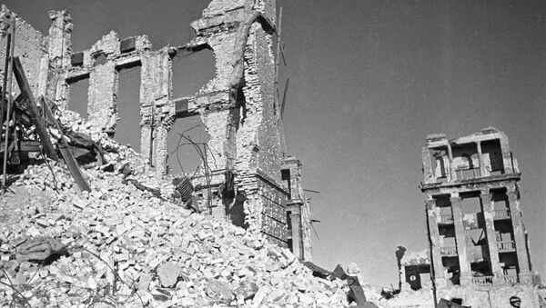 Здания, разрушенные в ходе боев на улицах Сталинграда. 1942 - Sputnik Молдова