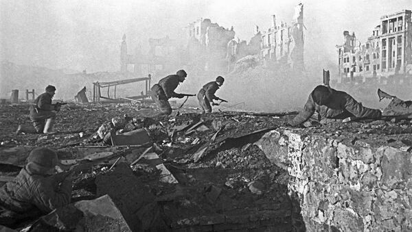 Уличные бои в Сталинграде. Штурм дома. Ноябрь 1942 года - Sputnik Молдова