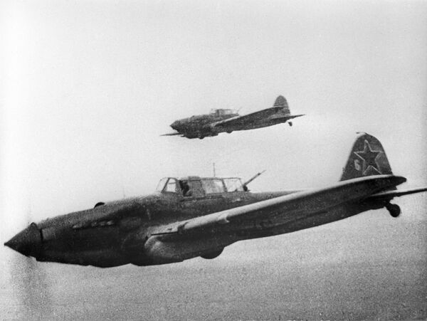 Советские штурмовики Ил-2 летят на боевое задание под Сталинградом, 1943 год - Sputnik Молдова