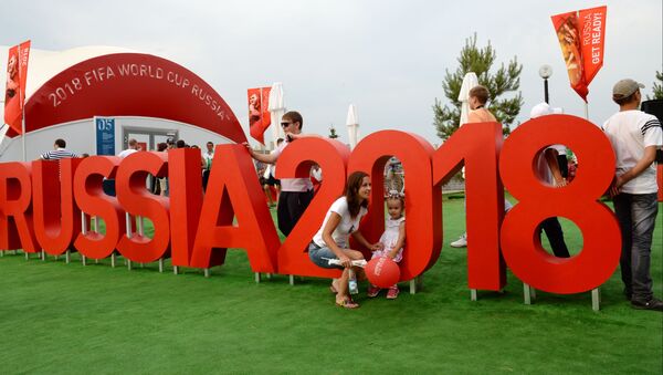 Посетители на площадке Чемпионата мира по футболу FIFA 2018 на открытии парка Универсиады в Казани - Sputnik Moldova-România