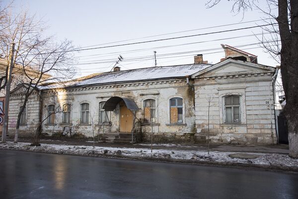 Chişinău. Casă care se ruinează, strada Mitropolit Dosoftei - Sputnik Moldova