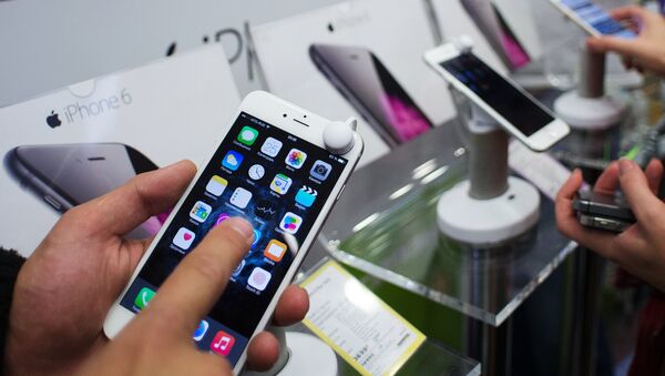 Старт продаж iPhone 6 и iPhone 6 plus в России - Sputnik Moldova-România