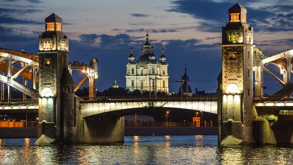 Разводка моста Петра Великого в Санкт-Петербурге - Sputnik Moldova-România