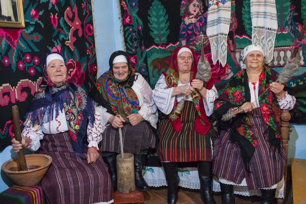 Șezătoare în Moldova, comuna Șolcani, raionul Soroca: cântece, dansuri, plăcinte și voie bună - Sputnik Moldova-România