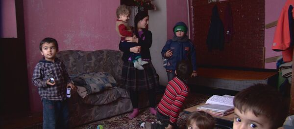 Многодетная семья Урсу из села Ермоклия района Штефан-Водэ Многодетная семья Урсу из села Ермоклия района Штефан-Водэ - Sputnik Moldova-România