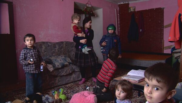 Многодетная семья Урсу из села Ермоклия района Штефан-Водэ  - Sputnik Moldova-România