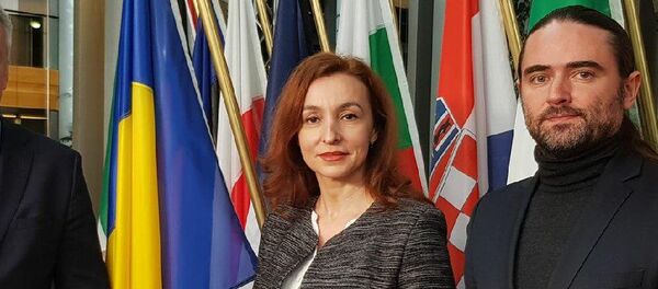 Răzvan Savaliuc, Ingrid Mocanu și Liviu Pleșoianu - Sputnik Moldova-România