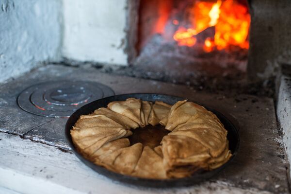 Масленица 2019: рецепты разных масленичных блинов - Sputnik Молдова