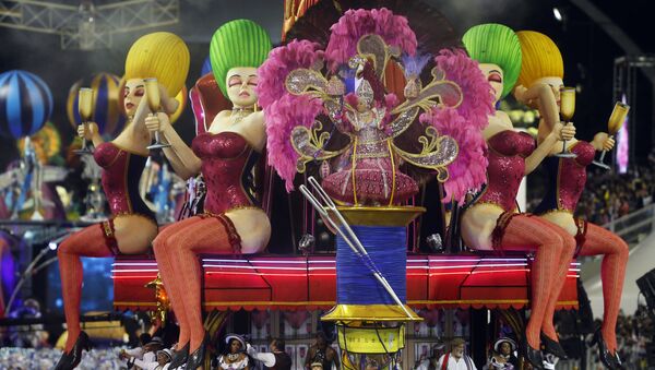 Представители школы самбы Vai-Vai на карнавале в Рио-де-Жанейро, Бразилия - Sputnik Молдова