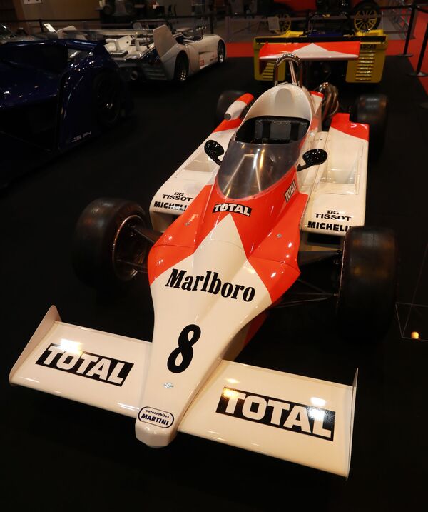 Болид Formula 3 Martini MK 37 1982 года на выставке Retromobile 2018 в Париже - Sputnik Молдова