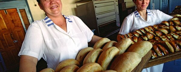 Хлебопекарня на элеваторе в районном центре Шипуново, pâine - Sputnik Moldova