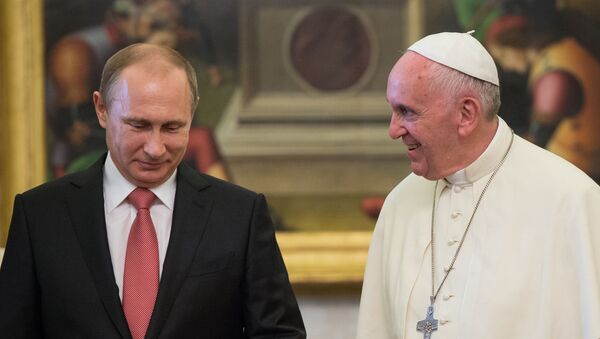 Президент России Владимир Путин и папа римский Франциск во время встречи в Ватикане - Sputnik Moldova
