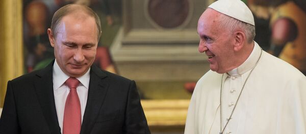 Президент России Владимир Путин и папа римский Франциск во время встречи в Ватикане - Sputnik Moldova-România