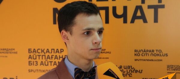 Максим Гнатюк перед выходом на сцену конкурса Ты супер! - Sputnik Молдова