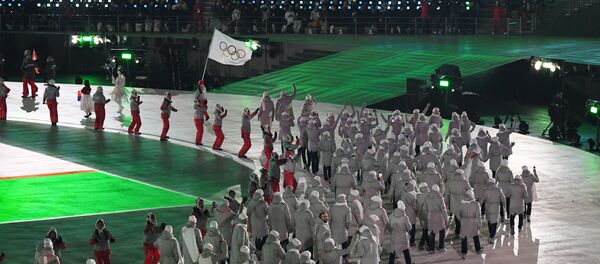 Les sportifs russes défilent à Pyeongchang sous la bannière olympique - Sputnik Молдова