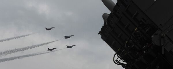 F-16 fighter jets and surface-to-air missile system (File) - Sputnik Moldova-România