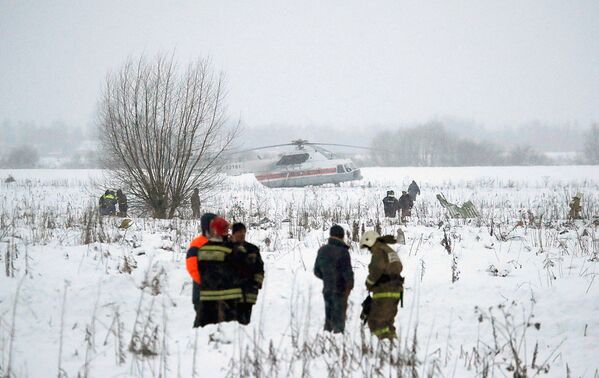 Аварийные службы работают на месте крушения самолета Ан-148 в Московской области - Sputnik Молдова
