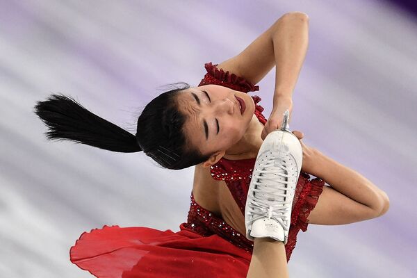 Японская фигуристка Каори Сакамото выступает в произвольной программе женского одиночного катания командных соревнований по фигурному катанию на XXIII зимних Олимпийских играх - Sputnik Молдова