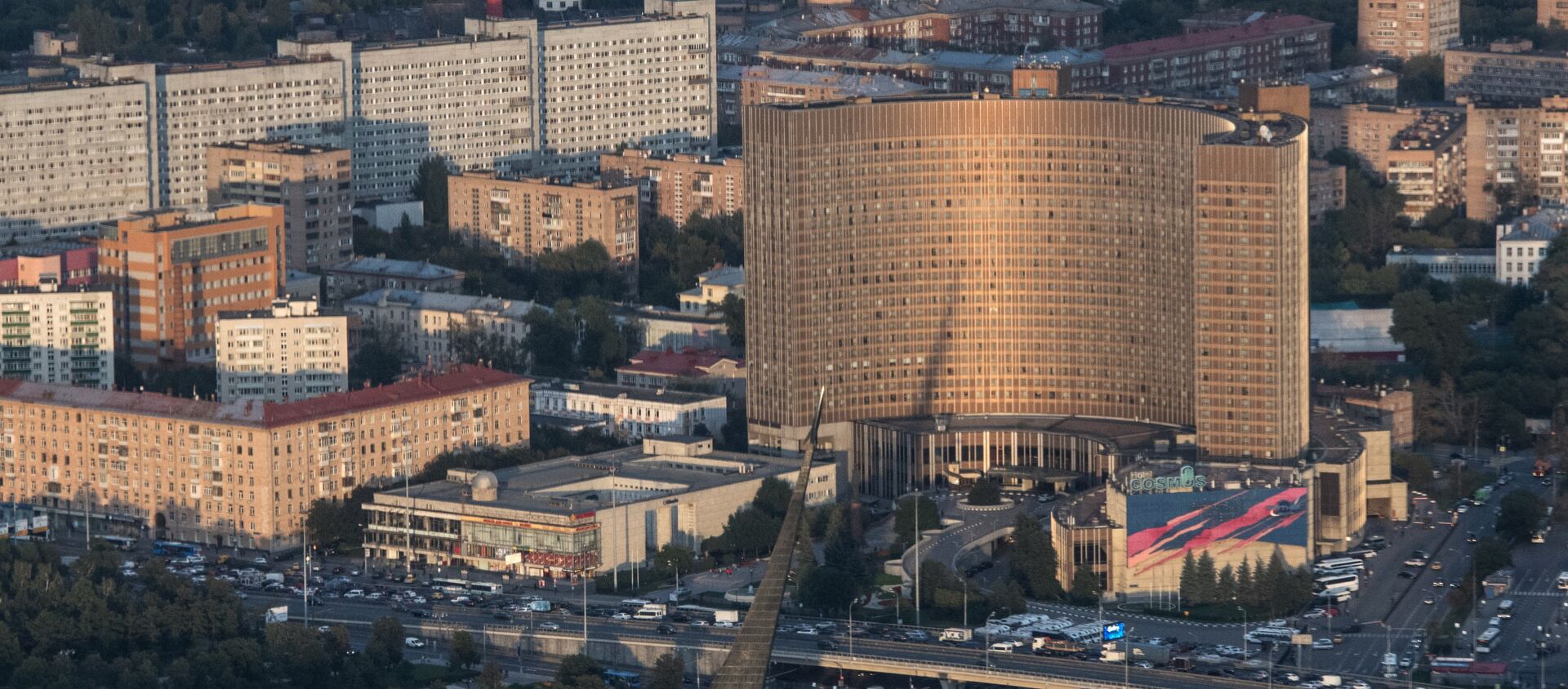 Вид со смотровой площадки Останкинской телебашни на гостиницу Космос - Sputnik Moldova, 1920, 15.04.2021