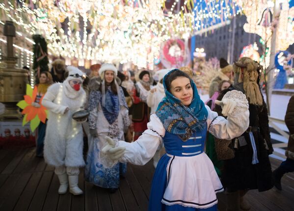 Celebrarea sărbătorii „Maslenița” în Rusia - Sputnik Moldova-România