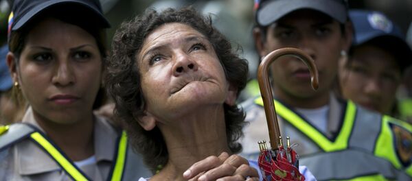 Женщины-полицейские охраняют общественный порядок во время демонстрации  в Каракасе, Венесуэла - Sputnik Молдова