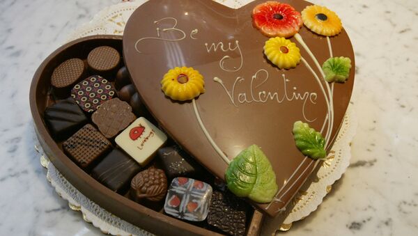 Шоколад в коробке в форме сердца на День Святого Валентина - Sputnik Moldova-România