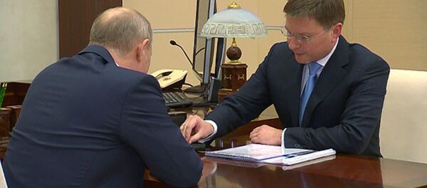 Путину показали 2 самых дорогих за всю историю РФ и СССР алмаза Путину показали 2 самых дорогих за всю историю РФ и СССР алмаза - Sputnik Молдова