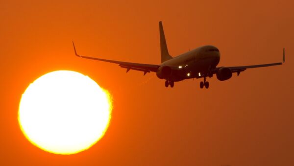 A Boeing 737 flies at the airport Stuttgart, southern Germany, as sun downs on March 14, 2014 - Sputnik Moldova-România