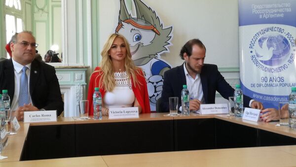 Victoria Lopyreva, ambassador of the 2018 FIFA World Cup Russia, during her official visit to Argentina - Sputnik Moldova-România