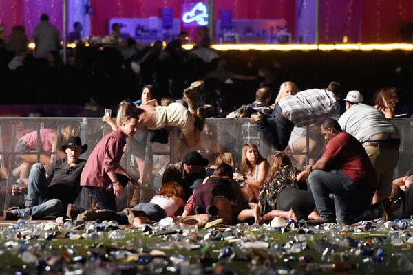 Снимок из серии Massacre in Las Vegas фотографа David Becker, номинант на победу в категории Spot News Stories фотоконкурса World Press Photo 2018 - Sputnik Молдова
