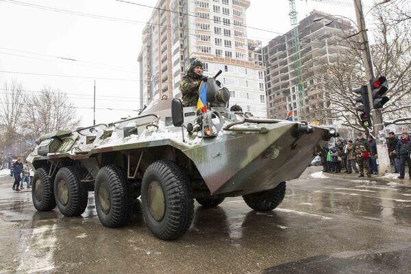 Боевая машина пехоты - легендарный БМП в составе Марша памяти в Кишиневе 15 февраля - Sputnik Молдова