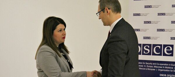 Вице-премьер Молдовы по реинтеграции Кристина Лесник и глава МИД непризнанной Приднестровской Молдавской республики Виталий Игнатьев Вице-премьер Молдовы по реинтеграции Кристина Лесник и глава МИД непризнанной Приднестровской Молдавской республики Виталий Игнатьев - Sputnik Молдова