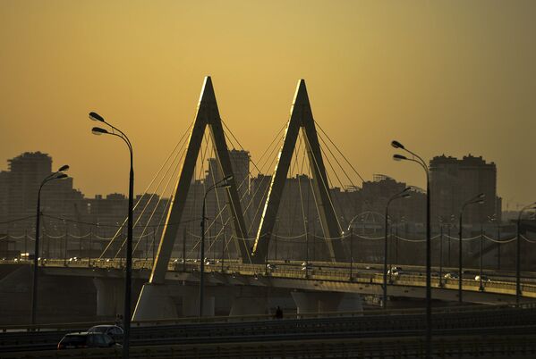 Вантовый мост Миллениум перекинут через реку Казанку. Длина моста – 1524 метра. Сконструирован к тысячелетнему юбилею Казани, в честь которого получил свое название - Sputnik Молдова