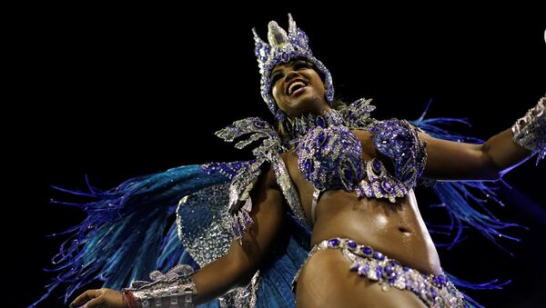 Участница бразильского карнавала в Рио-де-Жанейро - Sputnik Молдова