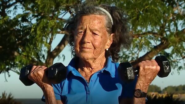 83-летняя бабушка готовится к покорению самой высокой вершины за пределами Азии - Sputnik Молдова