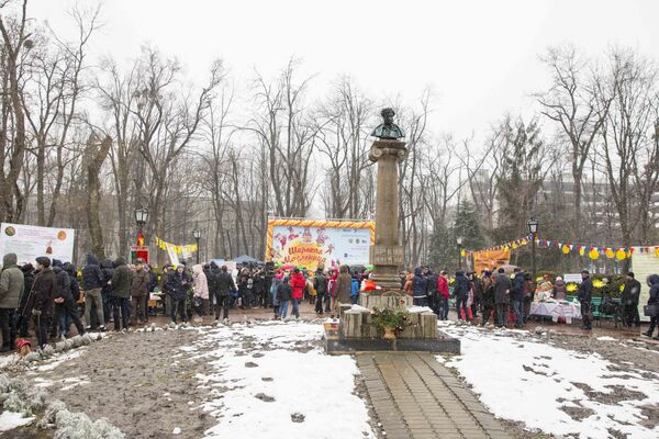 Последний день Масленицы отметили в самом центре столицы Молдовы – парке Штефана чел Маре - Sputnik Молдова